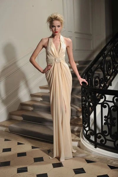 Look 16